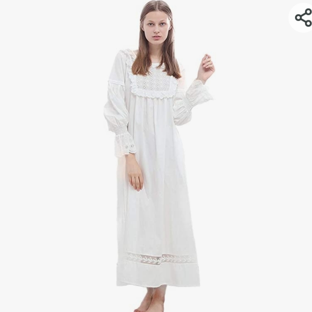 Share beauty vintage looking nightgown